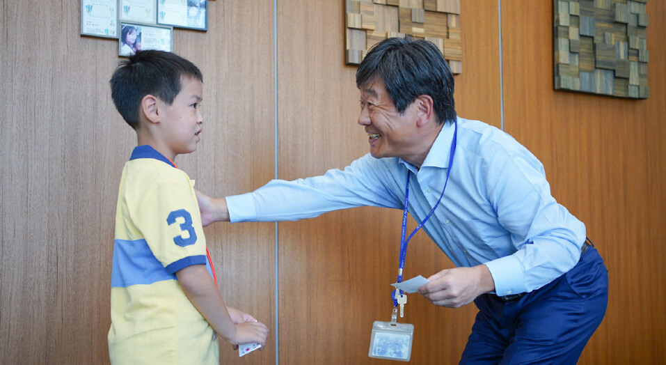 近浪社長とドキドキの名刺交換